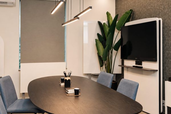 sala_de_reuniones_moderna_y_acogedora_liviana